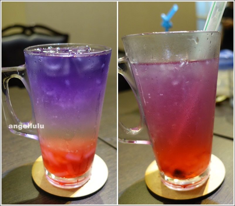 朋友点的是 恋恋星空(玫瑰/雪碧/蝶豆花)-110元 最底下的是玫瑰酱!